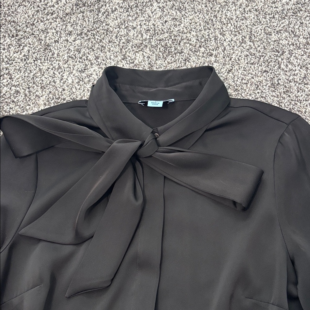 EUC CeCe Tie Neck Button Down Blouse Small - Picture 5 of 6